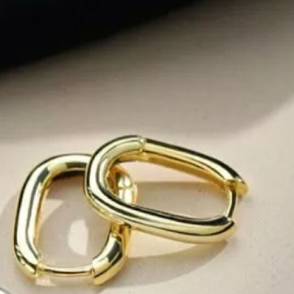 The Gold Geo Hoop. Dainty huggie earrings 18k 925 stamped - Picture 5 of 9